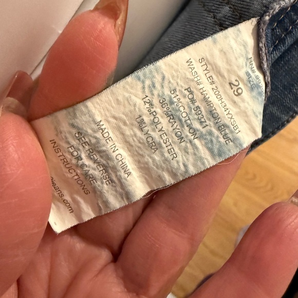 Y2K LA Divine Rights of Denim Size 29, Inseam 32 with Brass Hardware details - Picture 8 of 8